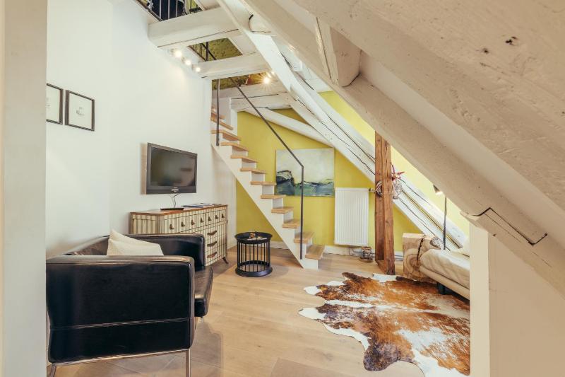 One-Bedroom Loft Apartment with Balcony image 3