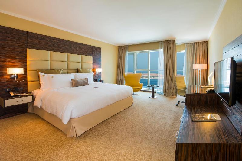 One-Bedroom Suite image 4