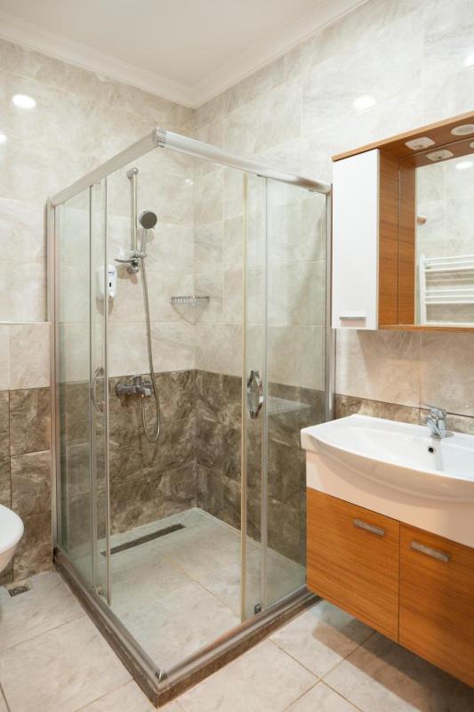 Standard Twin Room image 4