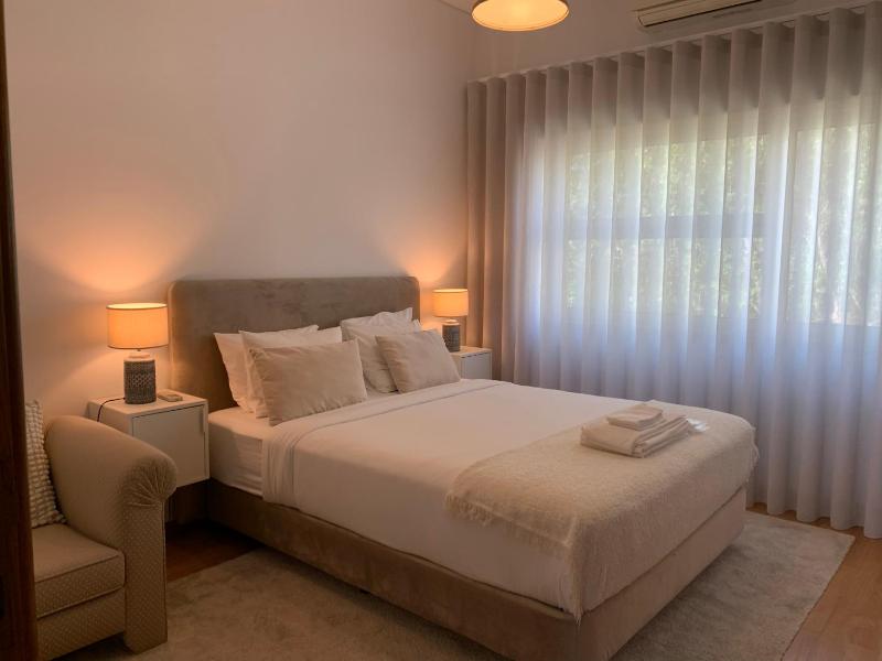 Sea View Family Apartment - Balcony - Free Parking - Walk to Beach - image 31