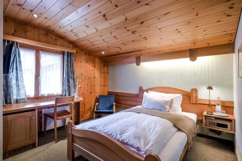 Single Room with Shower image 1