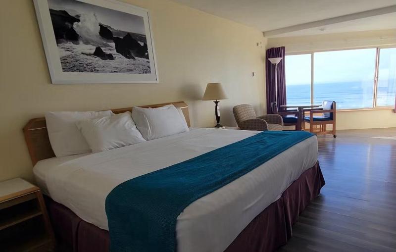 Seahorse Oceanfront Lodge - image 50