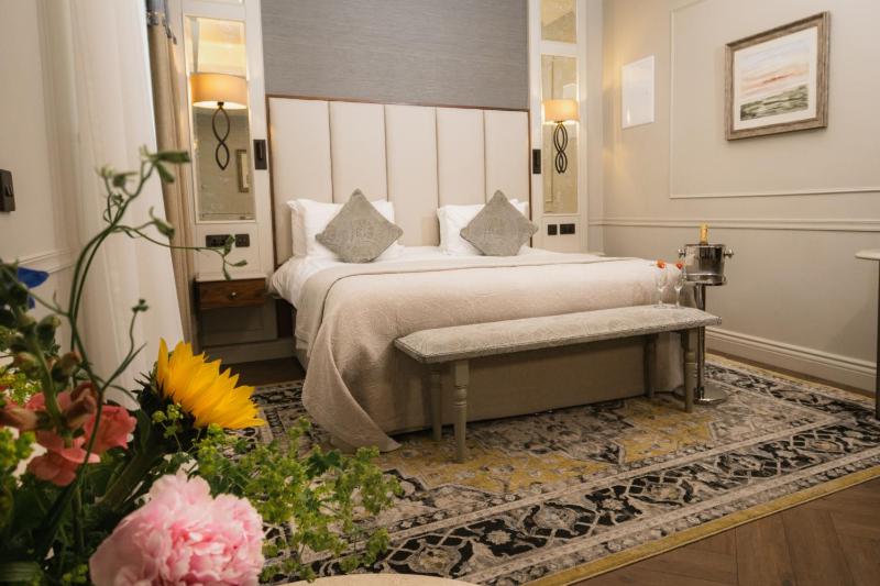 Double Room image 1