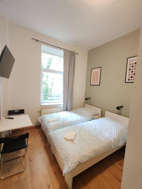2-Bed Apartment • Ideal for Workers & Short Stays - image 1