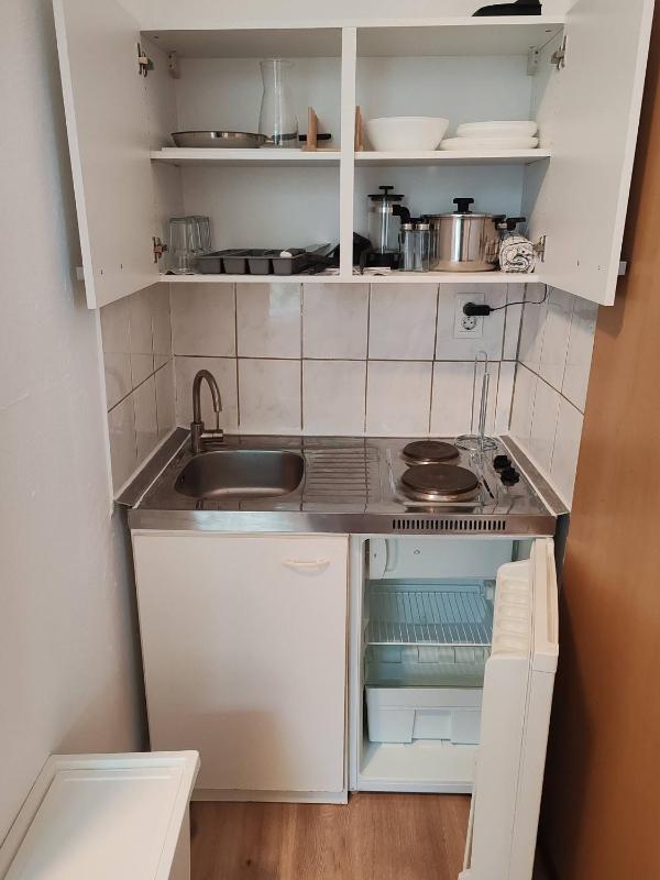 2-Bed Apartment • Ideal for Workers & Short Stays - image 5