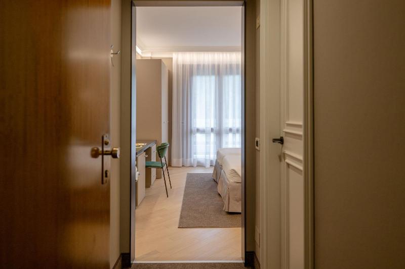 Single Room with Pool View image 2