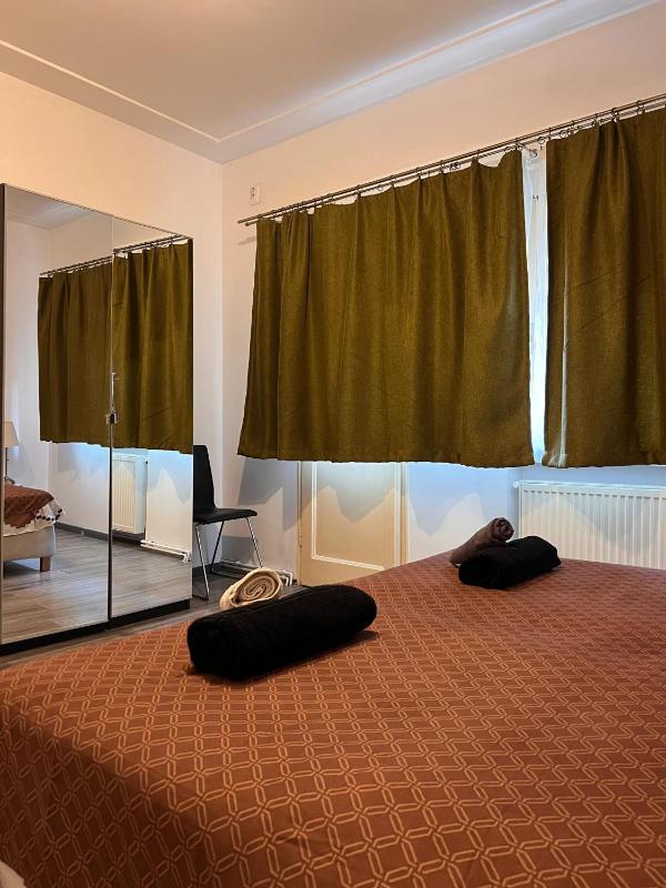 Central Cozy Apartment Bucharest - image 9
