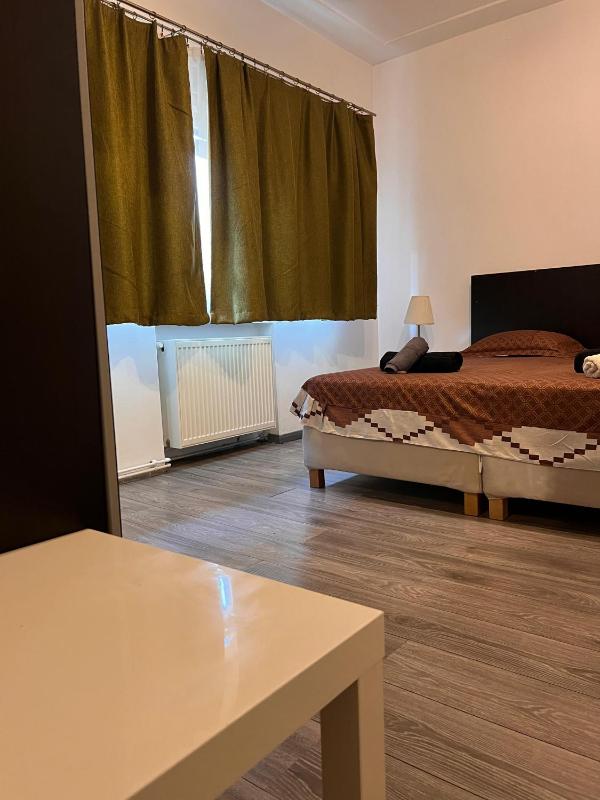 Central Cozy Apartment Bucharest - image 13