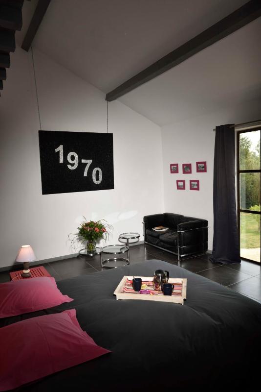 Family Room image 3