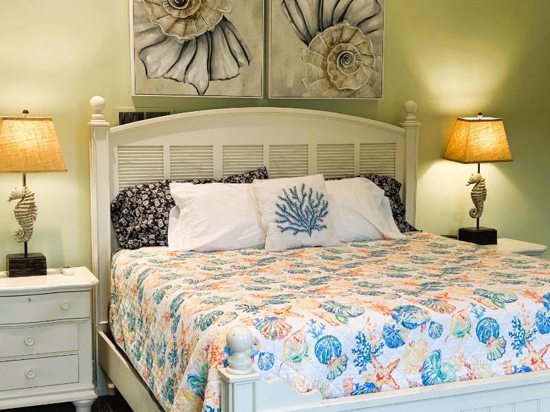 King Room image 4