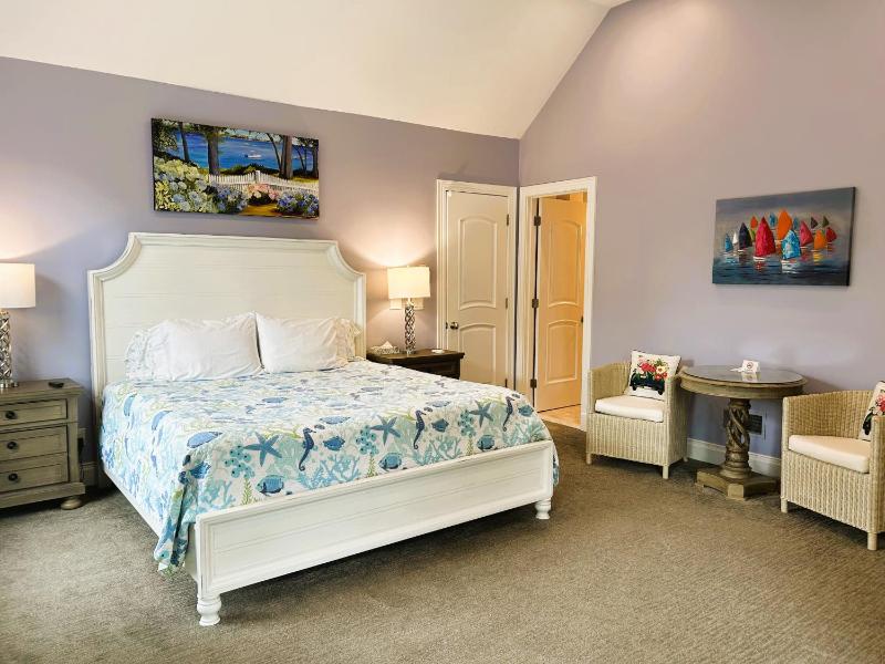 King Room image 3