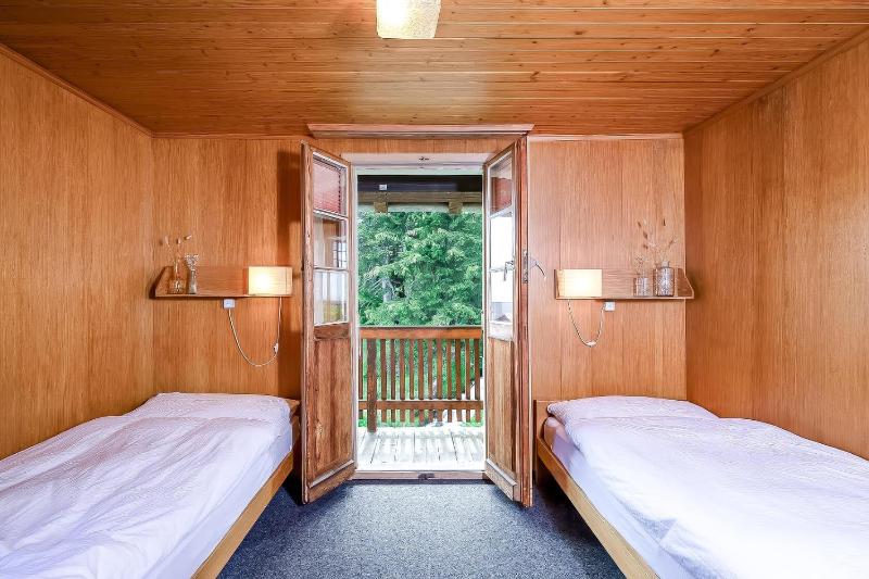 Twin Room with Shared Bathroom image 3