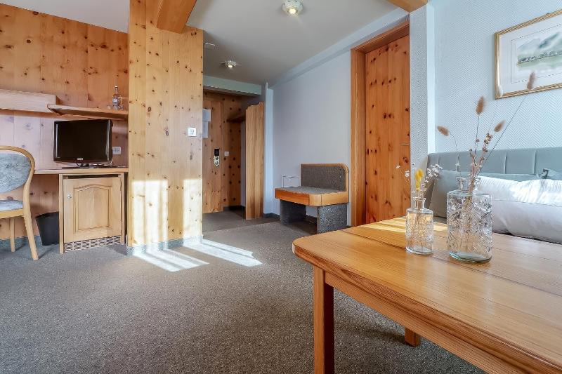 Large Double Room image 3