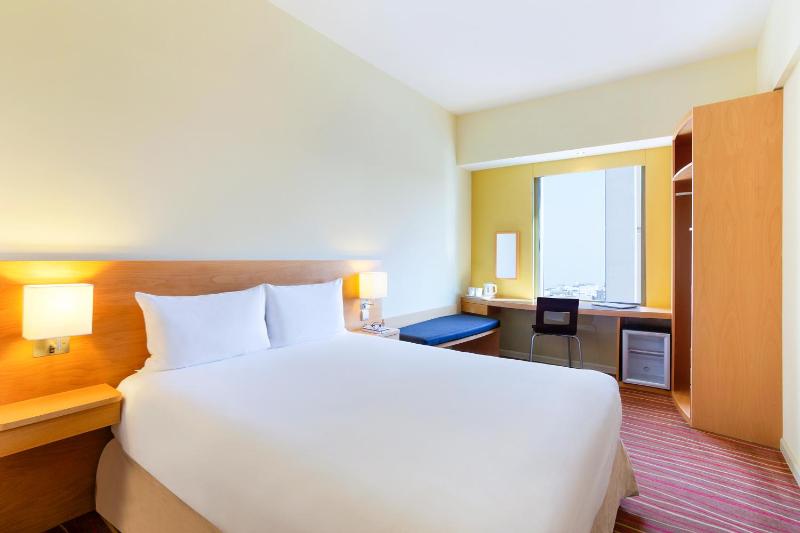 Standard Double Room image 4