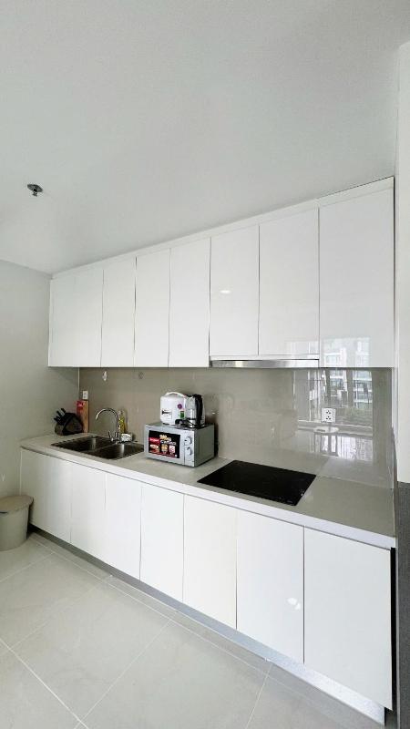 HHomes - Modern 1 Bedroom & Pool GYM at Masteri An Phu - image 2