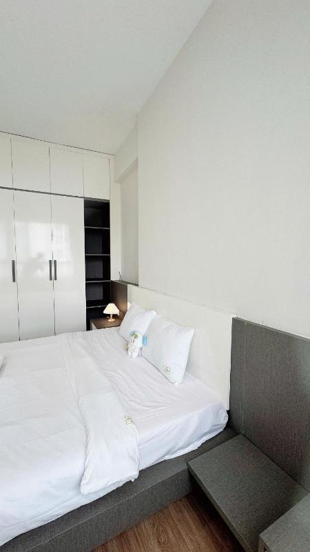 HHomes - Modern 1 Bedroom & Pool GYM at Masteri An Phu - image 8