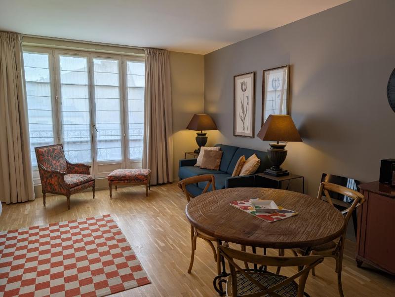 Superior One-Bedroom Apartment image 4