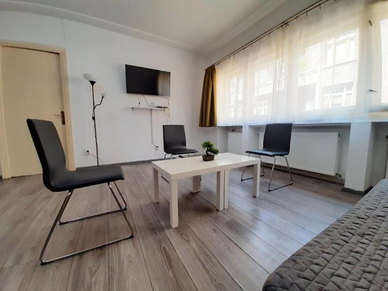 Central Cozy Apartment Bucharest - image 12