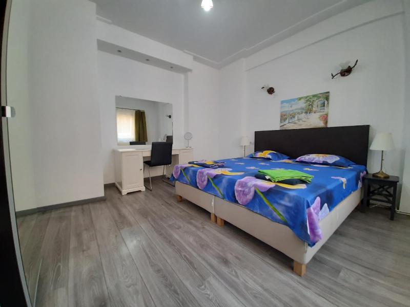 Central Cozy Apartment Bucharest - image 11