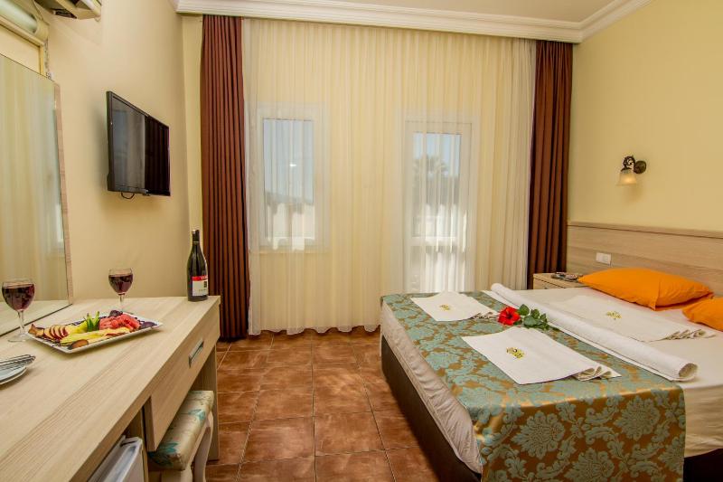 Double or Twin Room image 3