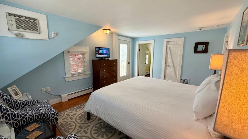 King Room with Balcony image 4