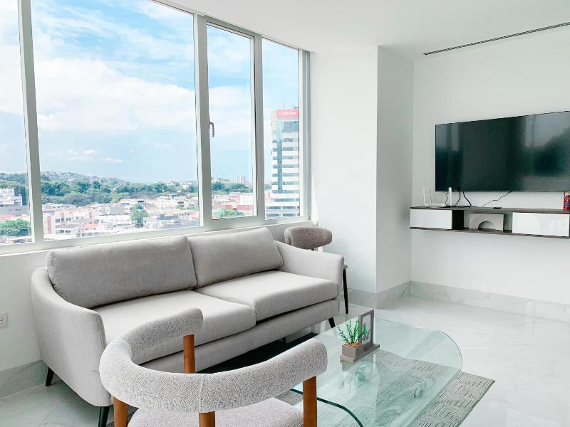 NEW! SuitePiscina de lujo GYM WiFi Tv en Guayaquil zona ejecutiva - image 13