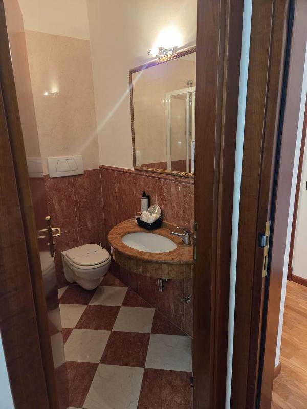 Standard Triple Room image 2