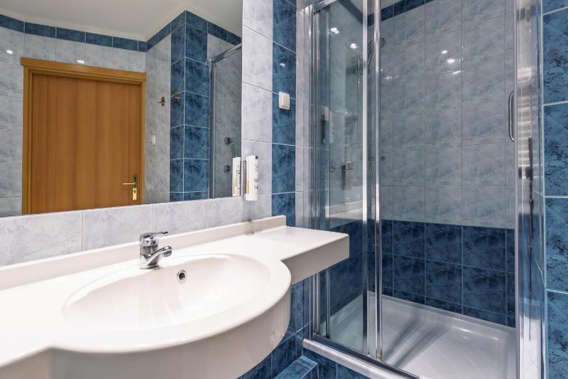 Double Room with Extra Bed image 2