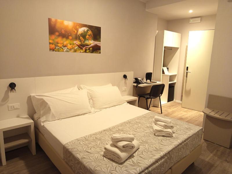 Double Room image 1