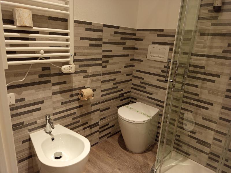 Twin Room image 4