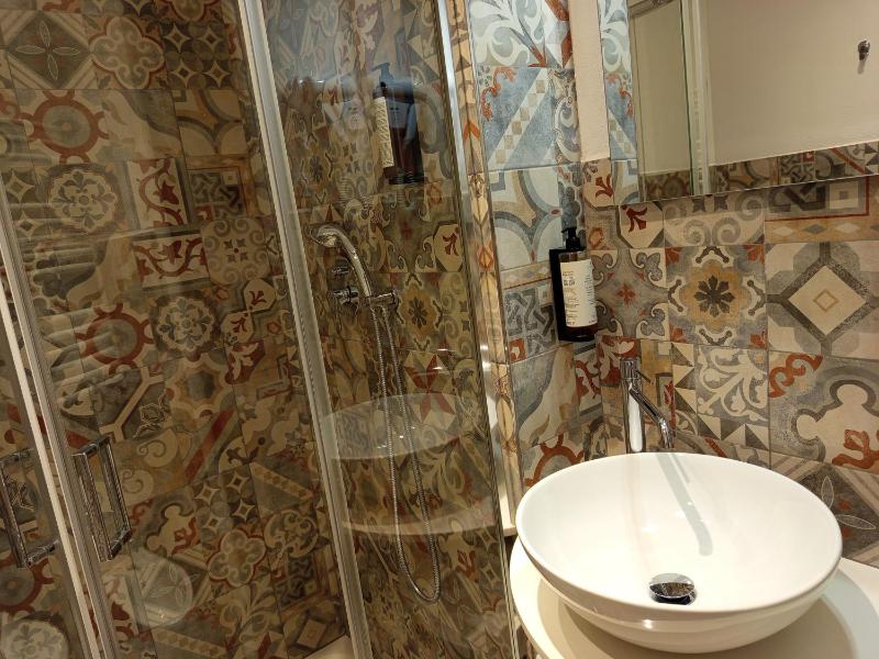 Twin Room image 2