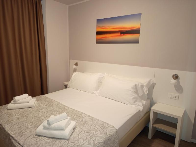 Double Room image 3