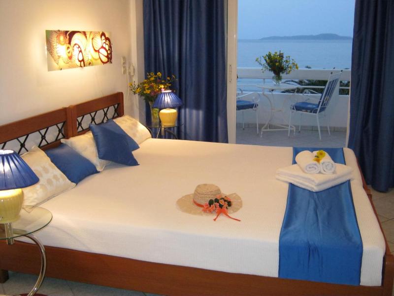 Twin Room with Sea View image 3
