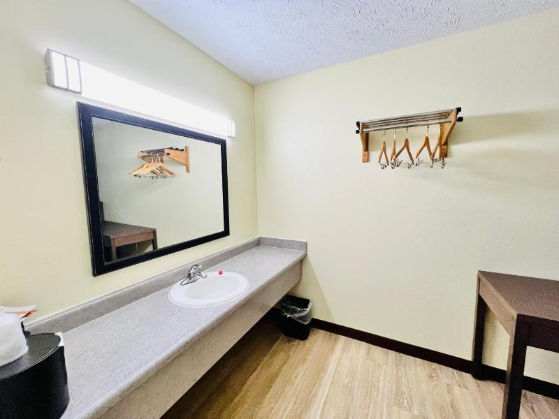 Standard Double Room image 4