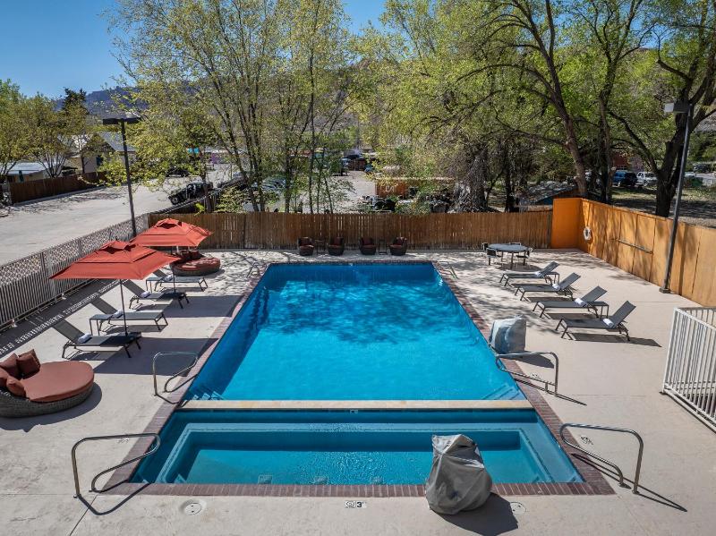 River Canyon Lodge - image 25