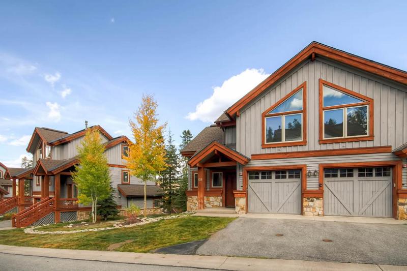 Three-Bedroom Townhouse image 3