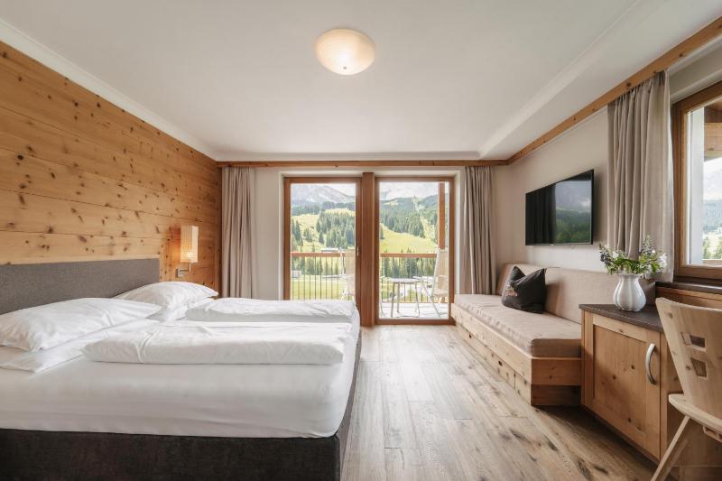 Junior Suite with Balcony and Mountain View image 2