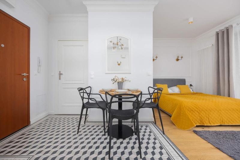 Atmospheric Studio with Terrace and Parking by Noclegi Renters - image 9
