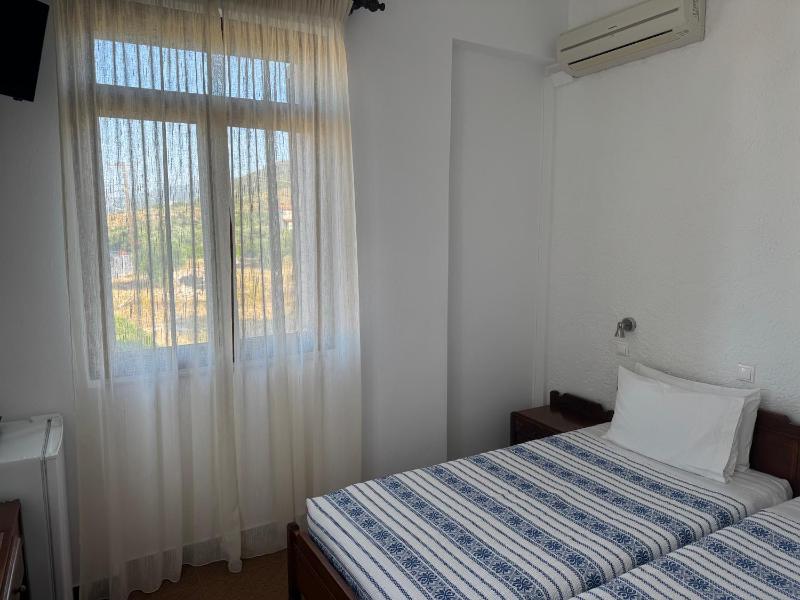 Triple Room with Sea View image 4