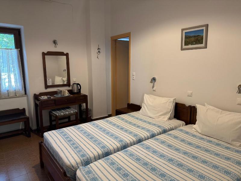 Budget Twin Room image 3