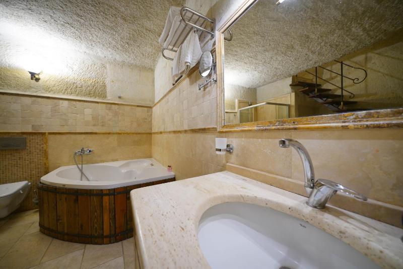 Deluxe Stone Room image 4
