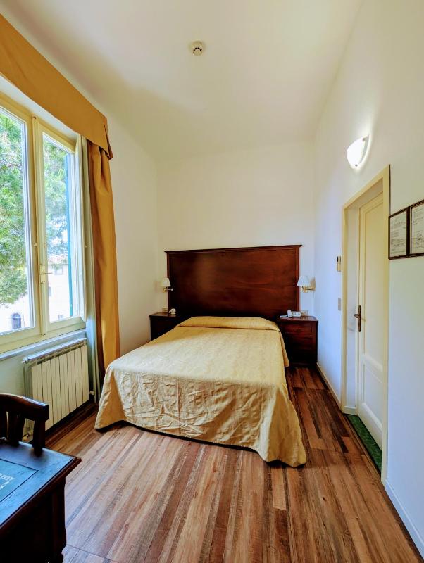 Single Room image 4