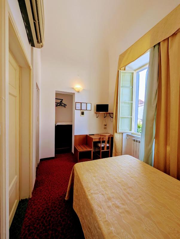 Single Room image 3