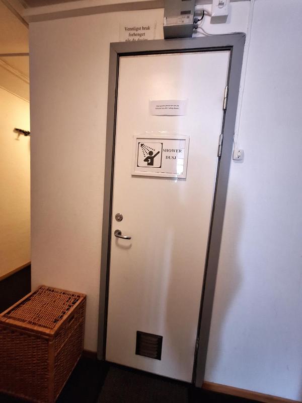 Budget Twin Room with Shared Bathroom image 1