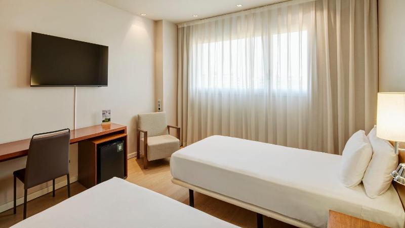 Double Room with Two Twin Beds image 4