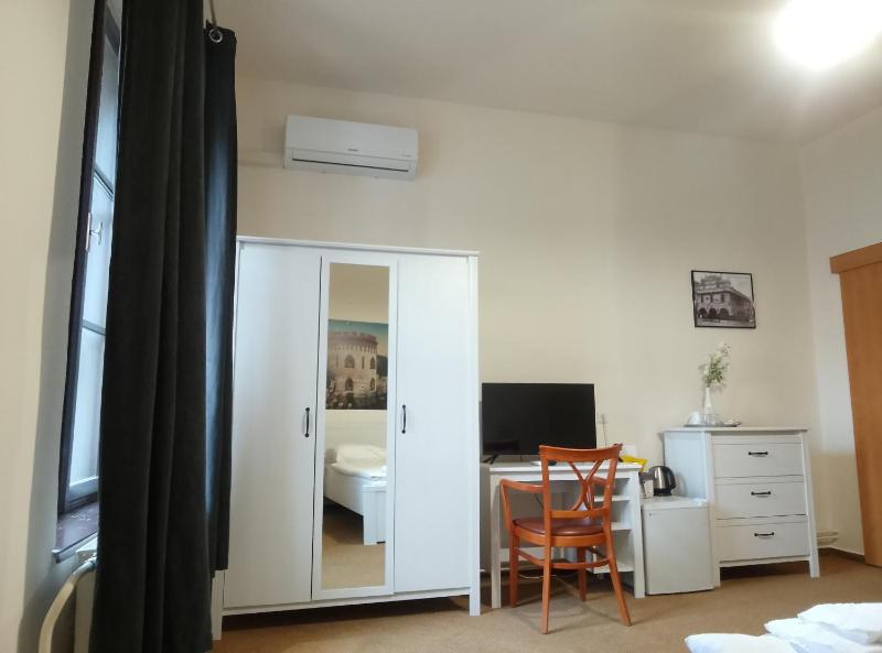 Deluxe Quadruple Room image 1