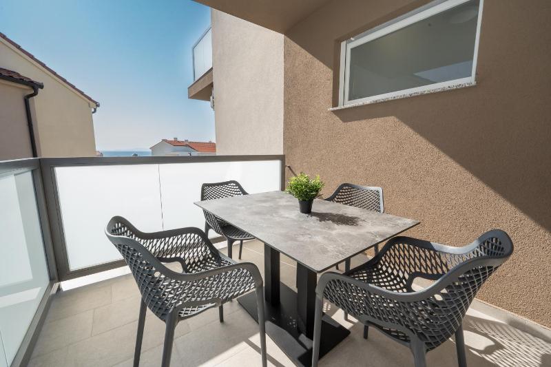 One-Bedroom Apartment with Terrace image 4