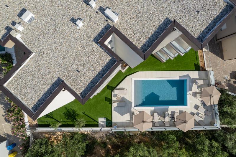 One-Bedroom Apartment with Terrace image 3