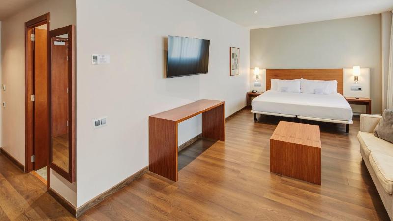 Superior Room with Extra Bed image 3