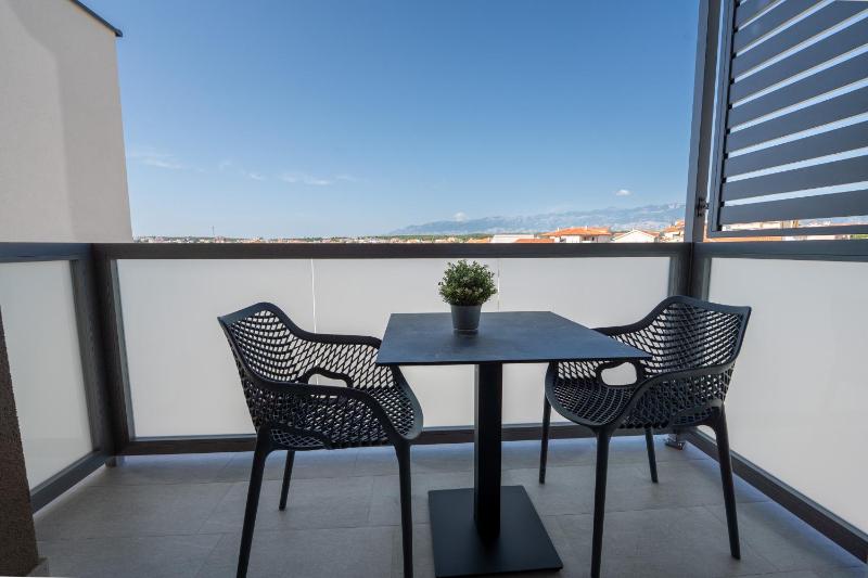 Studio with Balcony image 2